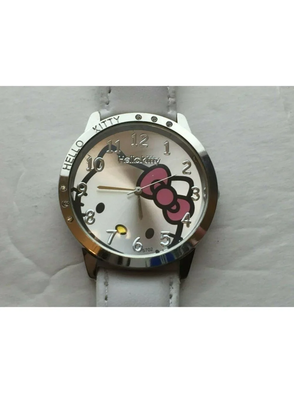 White Band Pink Bow Hello Kitty Wrist Watch Round Face